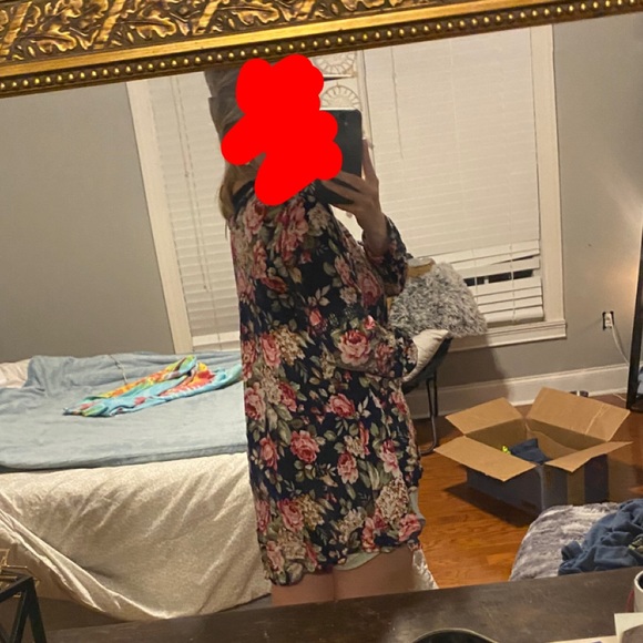 blouse - Picture 2 of 4